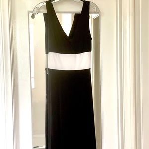 White & Black Low Cut Sleeveless Summer Dress
